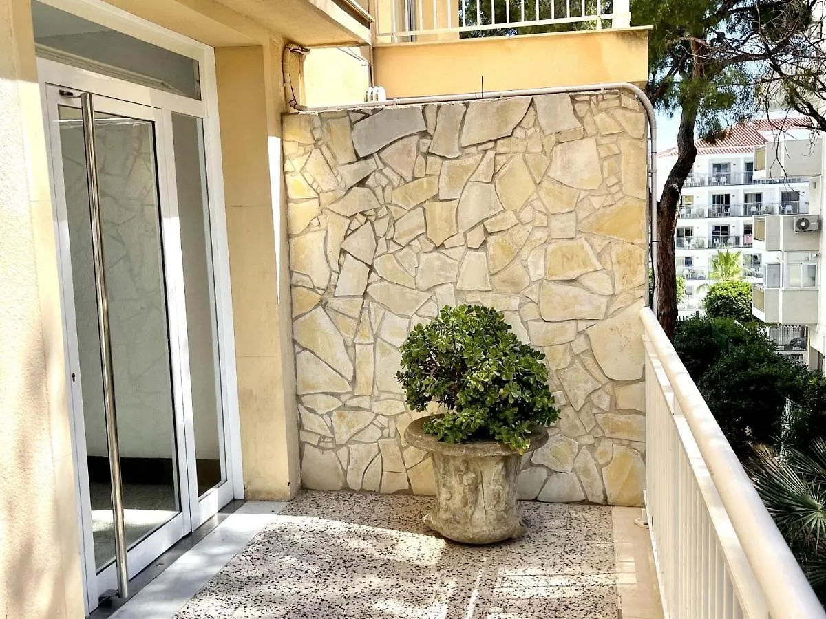 Apartbeach Santa Elena Climatizado Parking Y Junto Playa Capellans Salou Apartment